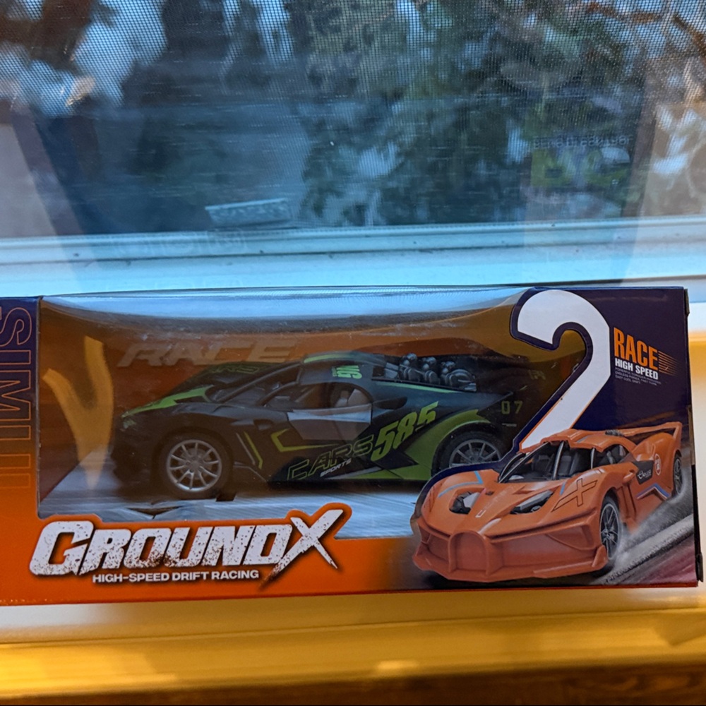 GroundX High-Speed Drift Racing Car - Black and Green - Picture 5 of 6